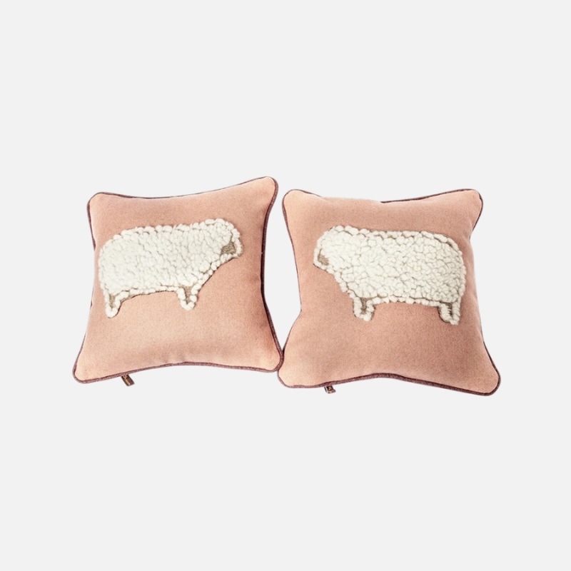 Coppia di cuscini rosa con decorazione pecora