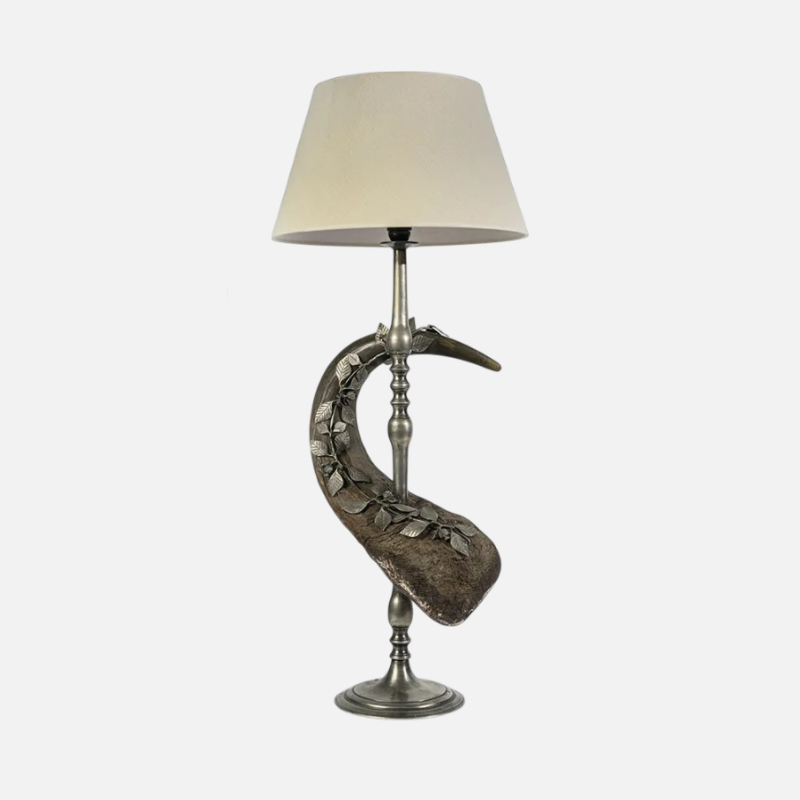 Lampada con corno e decorazione di foglie in peltro