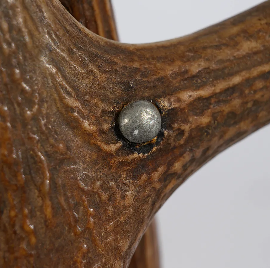 Chalet lamp with deer horns