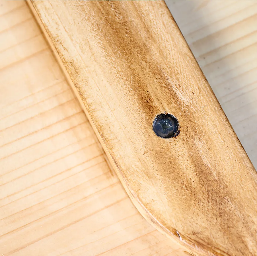 Vassoio in legno dipinto a mano