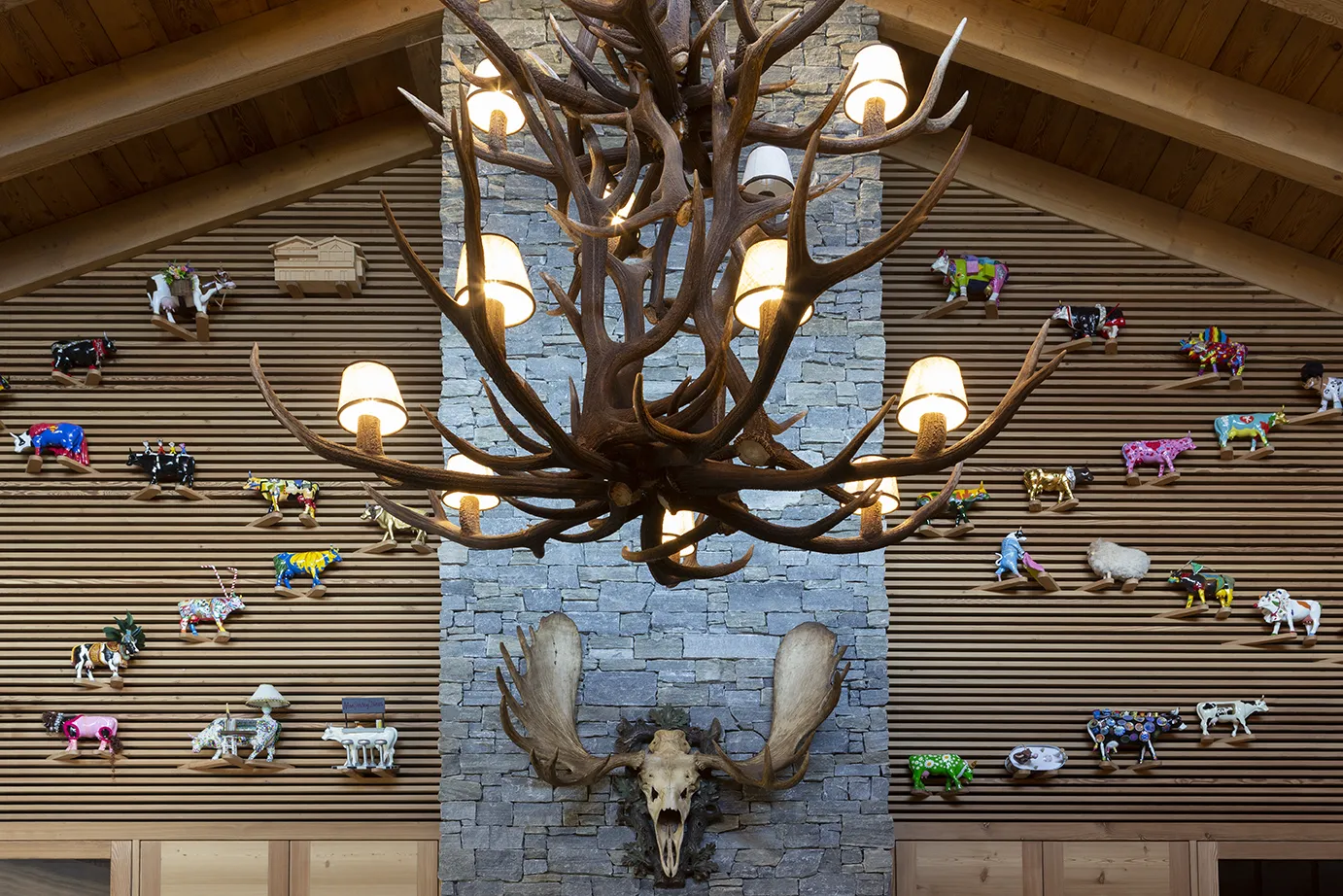Furniture and decor with antlers Arredamento e oggetti con le corna