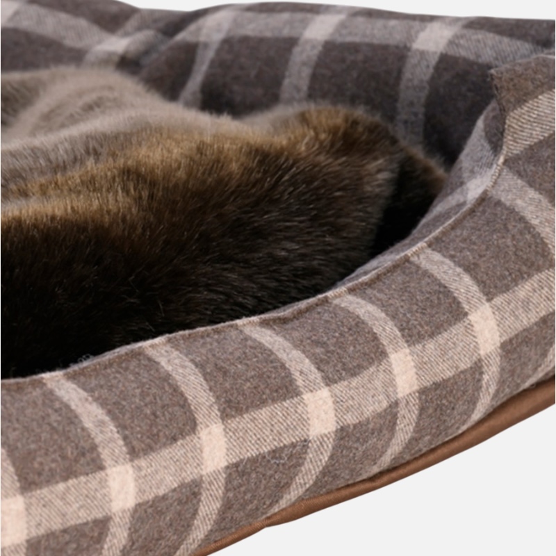 Luxury Alpine-Style Dog Bed for Large Breeds – Brown Version